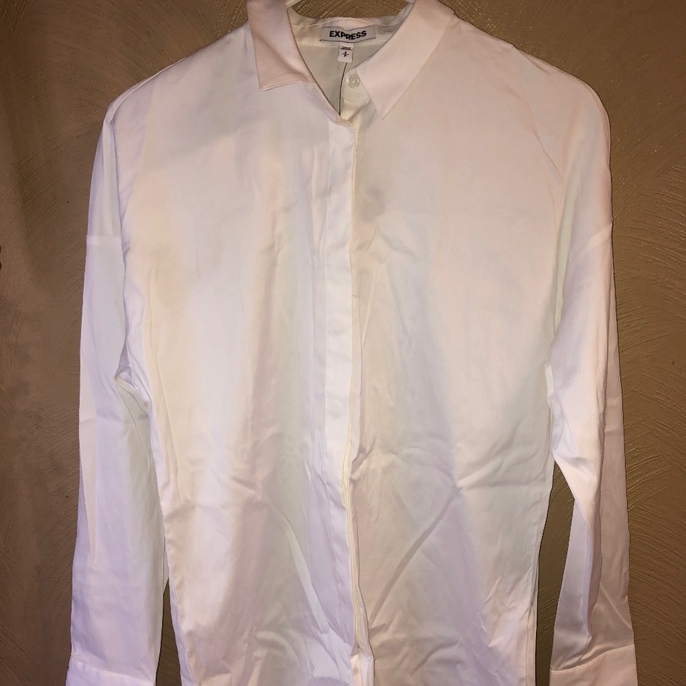 WHITE BUTTON UP